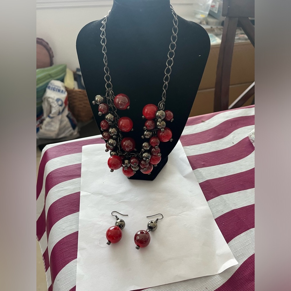 Vintage 90s chunky beaded necklace & earring set cherry amber w/gun metal beads!